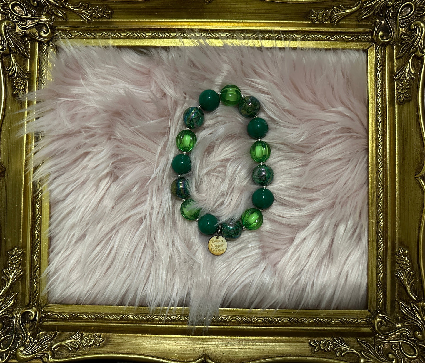 Gorgeous Emerald Pearl Necklaces for Pets